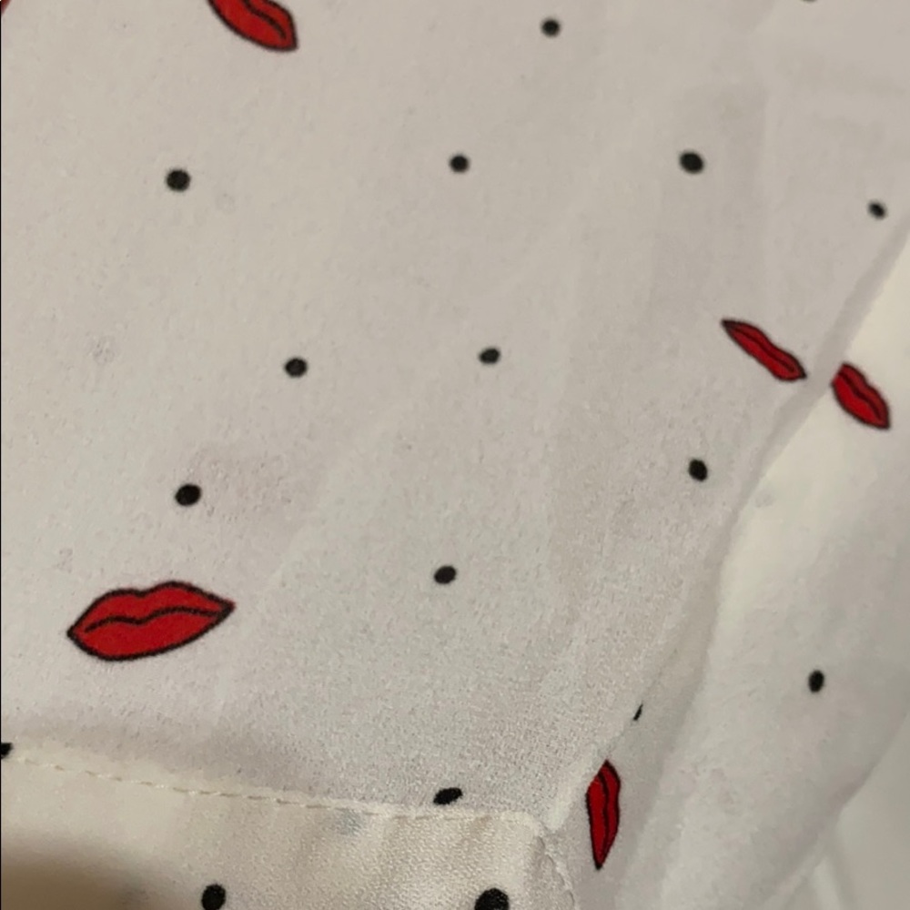 Super cute kiss lips dress shirt.
